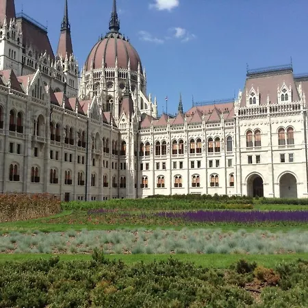 Pensiune Jazzy Vibes Parliament And Ensuites 3*