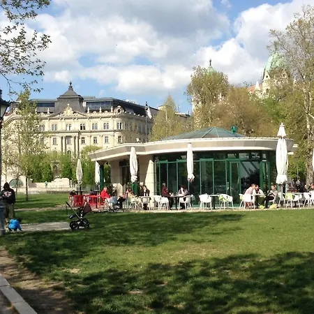 Jazzy Vibes Parliament And Ensuites Gæstehus Budapest