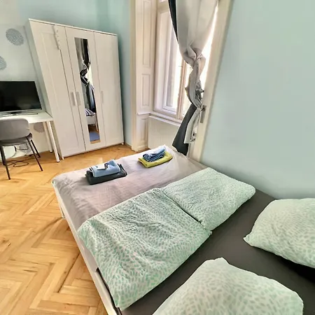 Jazzy Vibes Parliament And Ensuites Budapest