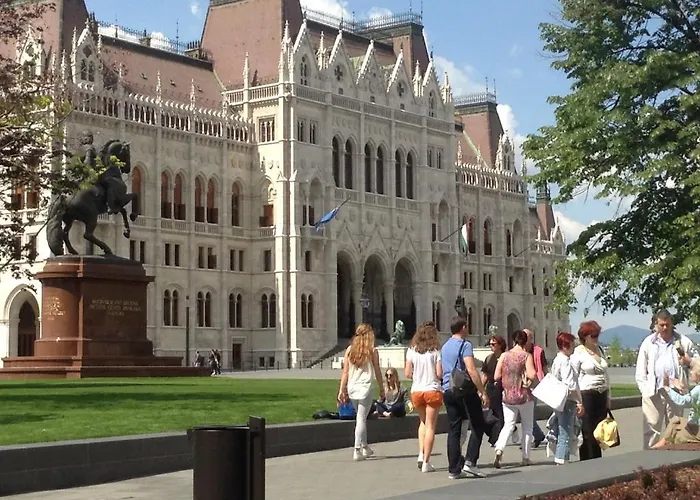 Jazzy Vibes Parliament And Ensuites Budapest